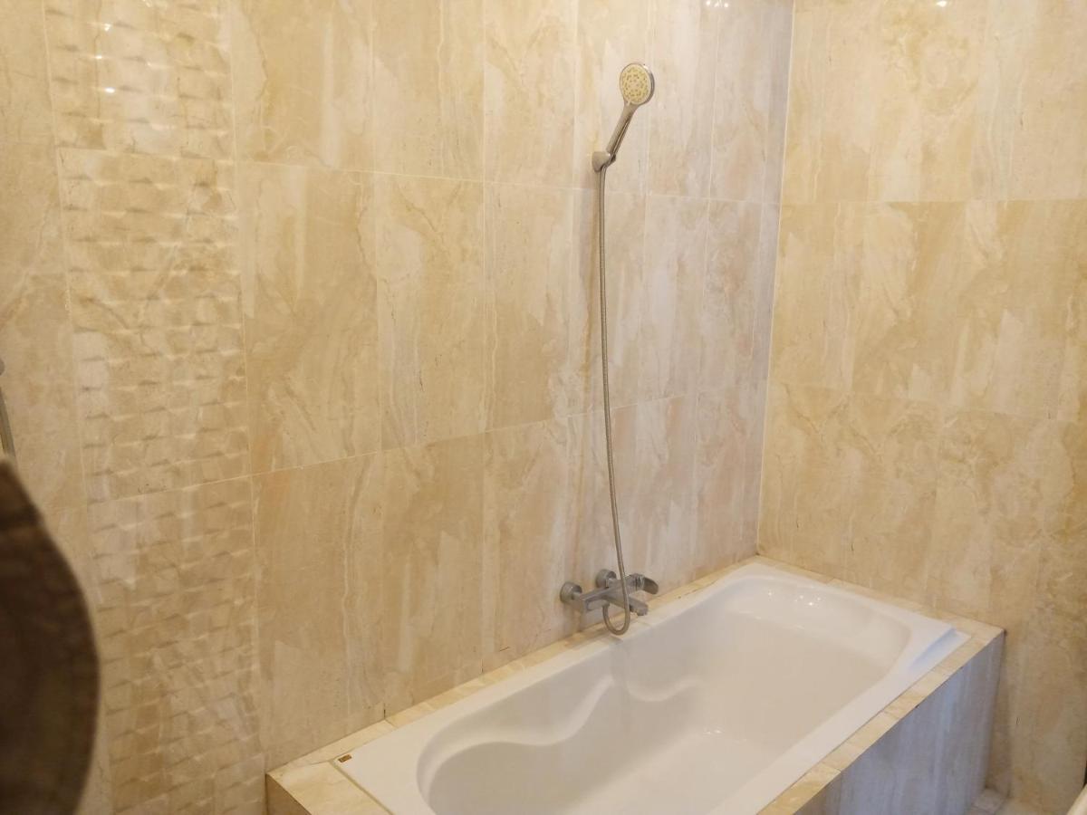 Villa Valencia Batu  Extérieur photo