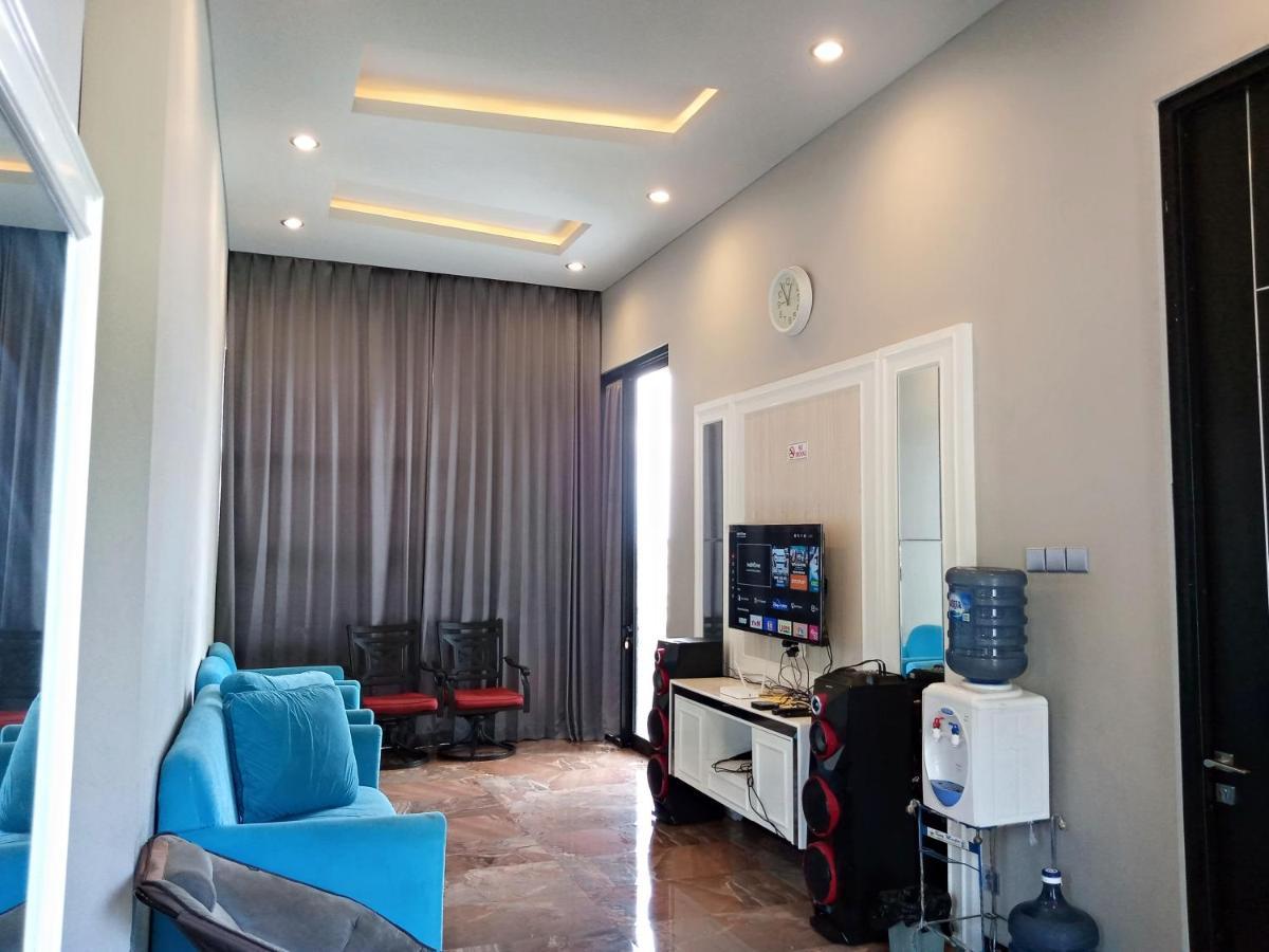 Villa Valencia Batu  Extérieur photo