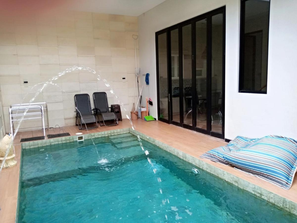 Villa Valencia Batu  Extérieur photo